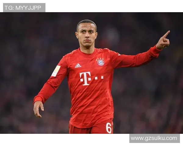 足球明星海报大画展现传奇球员风采与激情瞬间的艺术之旅